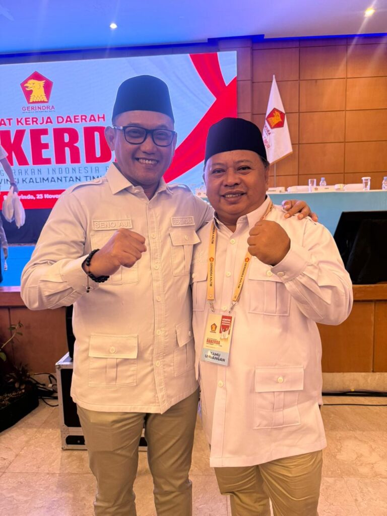 Madri Pani bersama Ketua DPRD Gerindra Kaltim, Seno Aji (kanan), usai dikukuhkan menjadi kader Gerindra Berau.